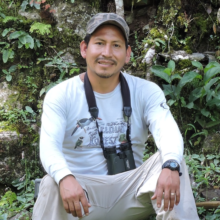 Hebert Zuniga Bird Guide Driver and off beaten track explorer